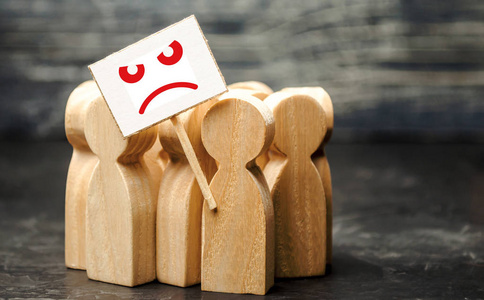 人们出去参加抗议运动.不服从和不服从.照片