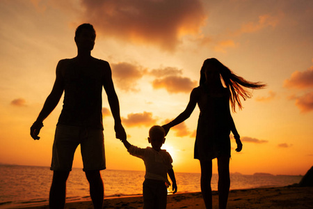 一家人夕阳图片
