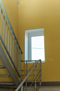 楼道楼梯.现代经济舱的楼梯照片