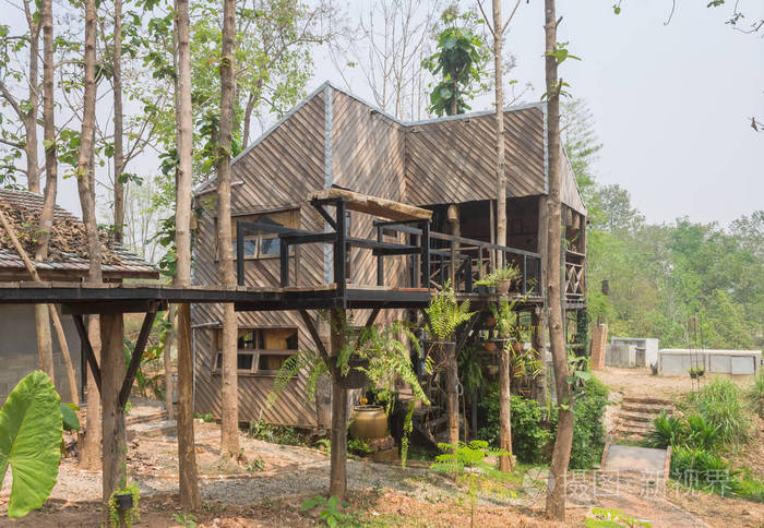 乡村风格大视野中的木结构住宅设计