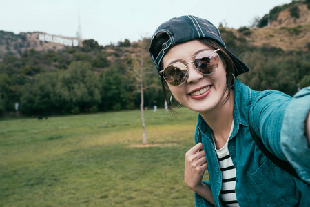 相机美国真实的人图片-相机美国真实的人素材-相机美国真实的人插画