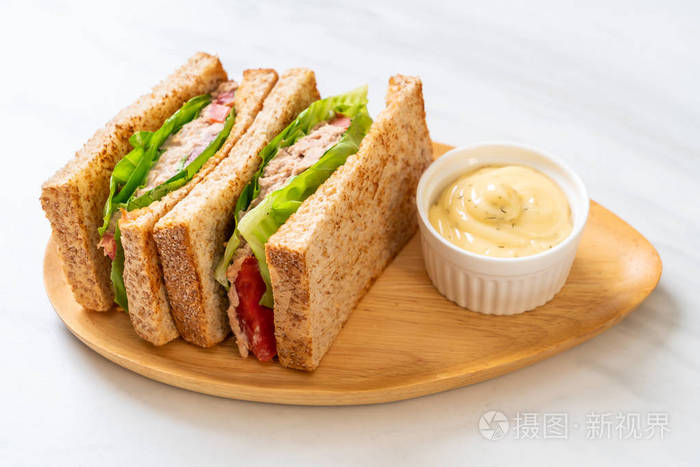 homemade tuna sandwich