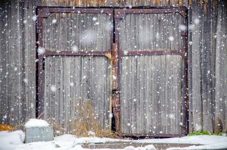 木门背景上的大雪花图片
