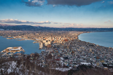 客家山索道上的城市景观图片