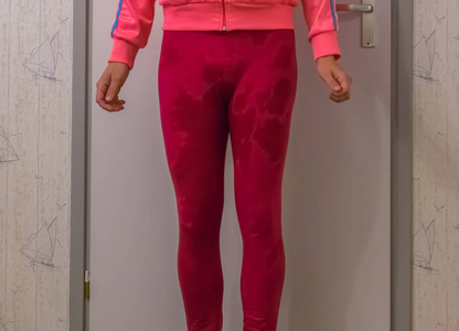 年轻女士尿了腿,尴尬的事故,尿失禁问题,医疗问题照片