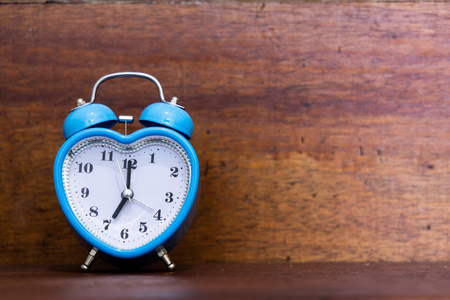 七点钟摄影图 七点钟图片大全 七点钟照片 摄图新视界