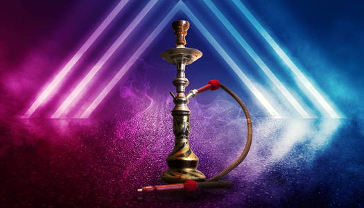 在皮毛上的红色水烟图片