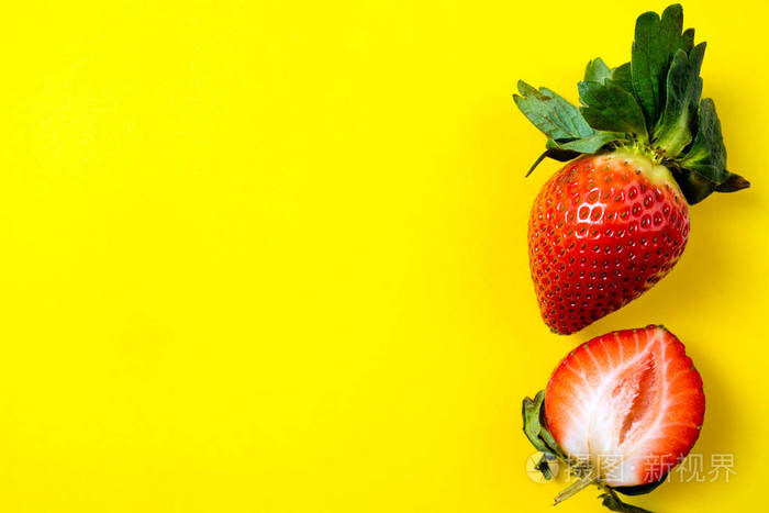 草莓黄底夏季浆果背景热带背景健康食品理念