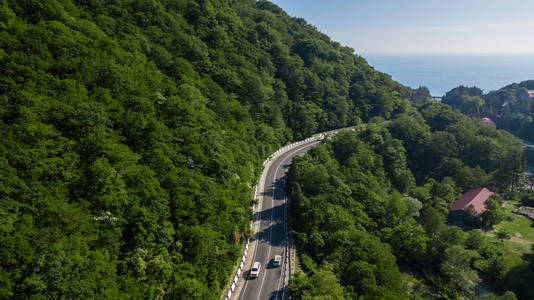 夜间驾驶-警告-弯道亚洲山弯道与雨林弯道风景优美的弯道.