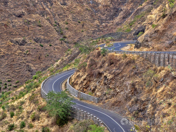 埃塞俄比亚北部山区蜿蜒的道路