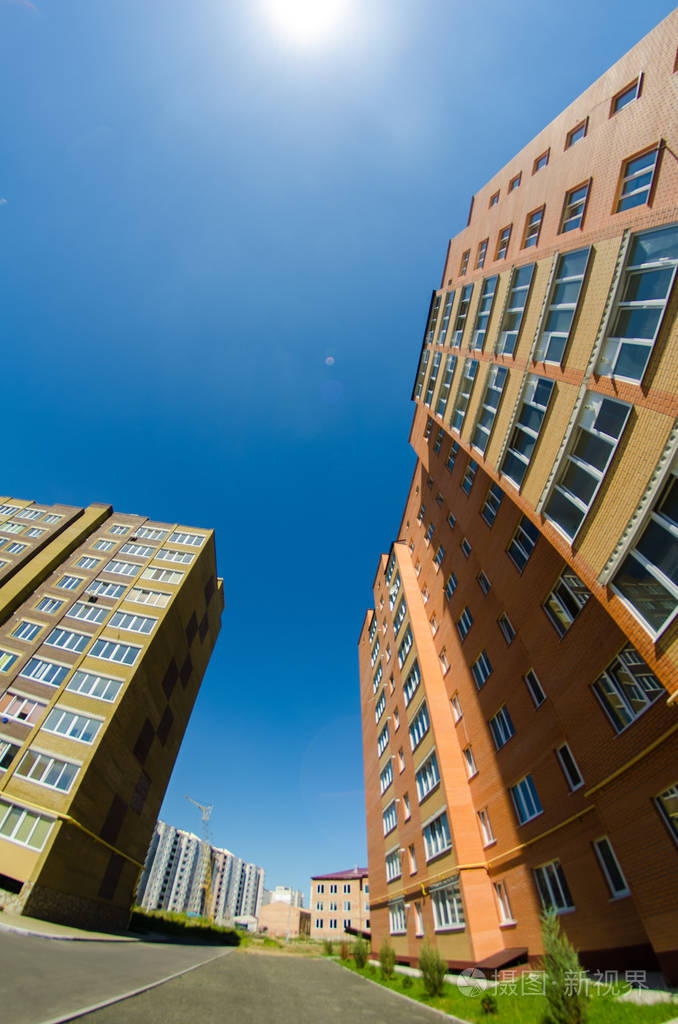 现代化的新公寓楼多层现代新的和时尚的公寓居住区房地产新房子新建