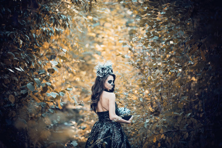 卡拉维拉·卡特琳娜身着黑色连衣裙的特写肖像.糖霜骷髅妆.