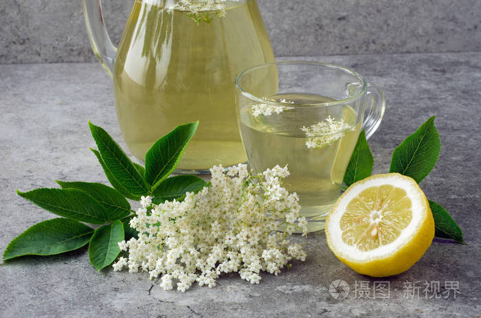 柠檬接骨木花提神饮料