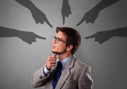 指手画脚的学生概念照片