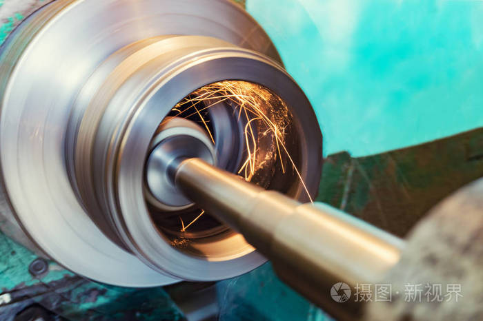 上用砂轮对圆柱形零件进行内圆磨削时火花会朝不同的方向飞去金属加工
