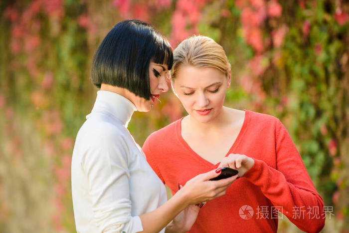 社交网络概念.共享链接.在线购买.现代科技.上网冲浪.在线交流.