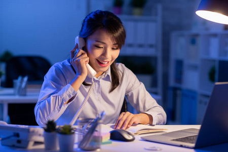 通宵加班说说图片