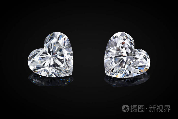 黑色背景上孤立的钻石奢华无色透明闪耀宝石钻石心形切割
