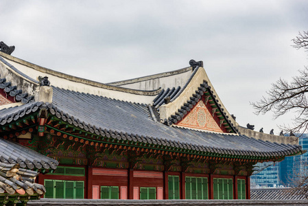 韩国建筑屋顶的特写镜头图片