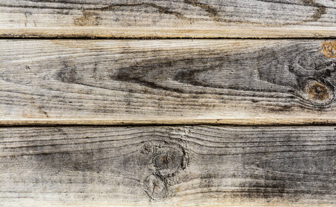 古木墙的质感,老干柴上有很多裂缝和剥落的纤维,特写抽象背景照片