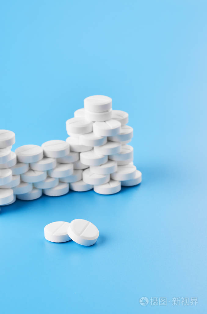 药片胶囊特写蓝色的背景上一罐药