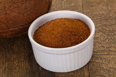 椰子红糖在碗里照片