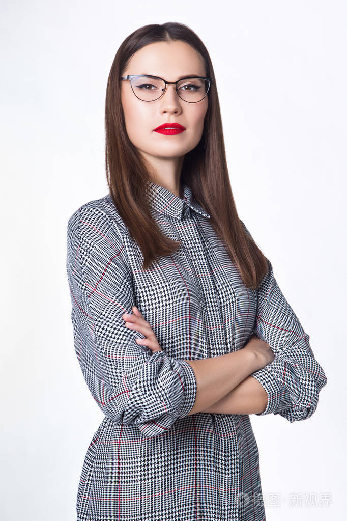 白底工作室里的女商人照片-正版商用图片2kelp4-摄图新视界