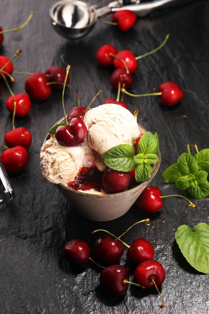 cherryandvanillaicecreamscoopwithfreshcherriesandmint