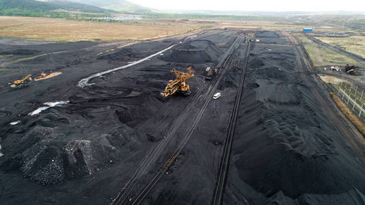 从上述工业开采煤炭照片