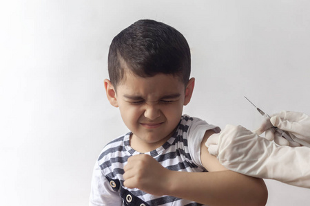 小男孩害怕注射儿童免疫,儿童疫苗接种,健康观念照片