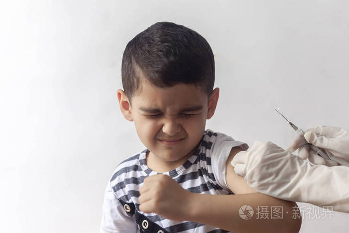小男孩害怕注射.儿童免疫,儿童疫苗接种,健康观念.
