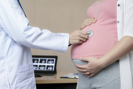 医院的孕妇和妇科医生图片
