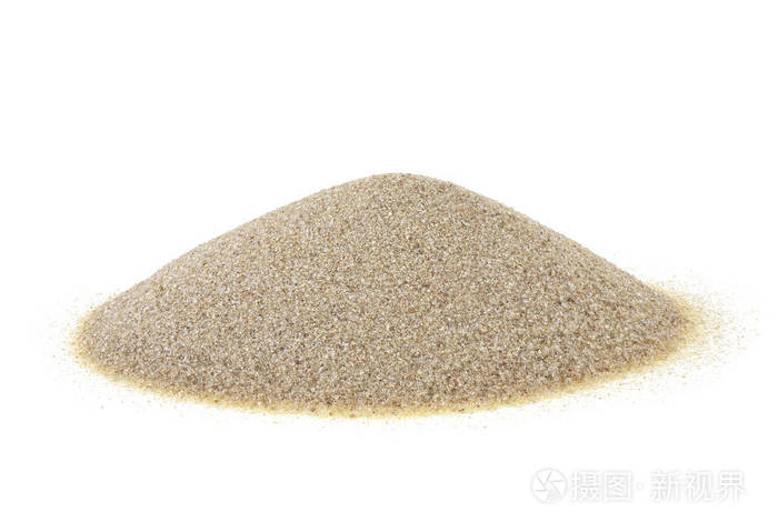 白色背景上孤立的一堆沙子