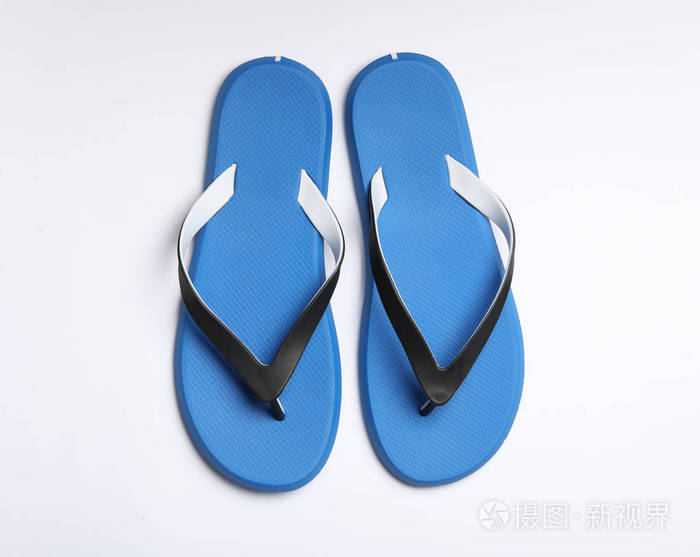 一双白色背景的人字拖俯视图海滩配件
