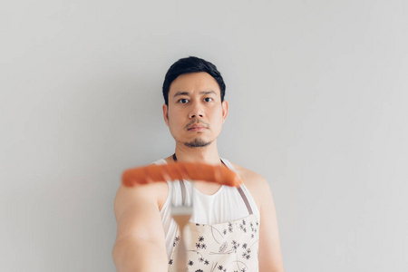 男宅女神宅男老公展示他自制的香肠.照片