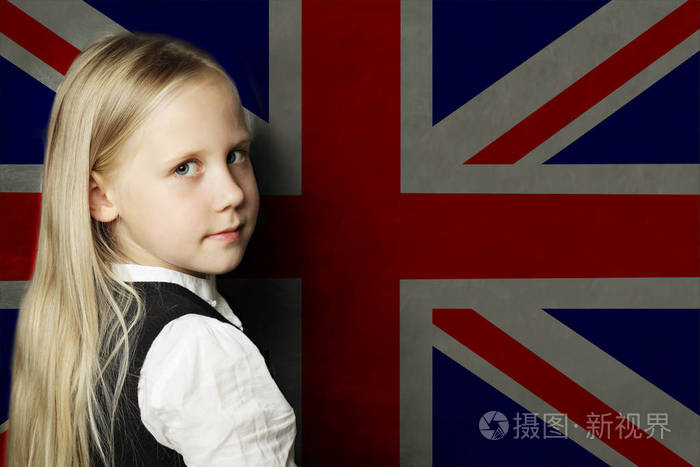 英国国旗背景下可爱的女学生英语语言学校理念