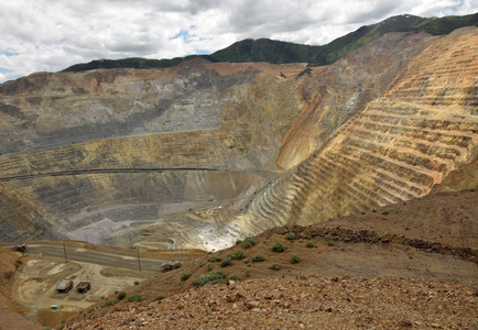 多金属矿金属矿开采照片