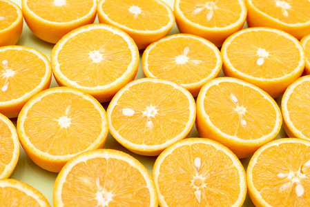 橙色美味的橙子一分为二图片
