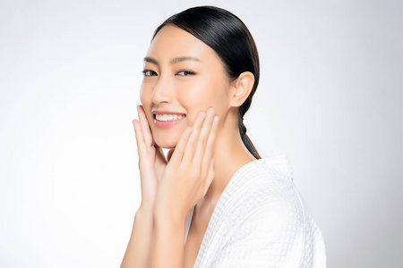 美丽年轻的亚洲女人,皮肤干净清新,照片