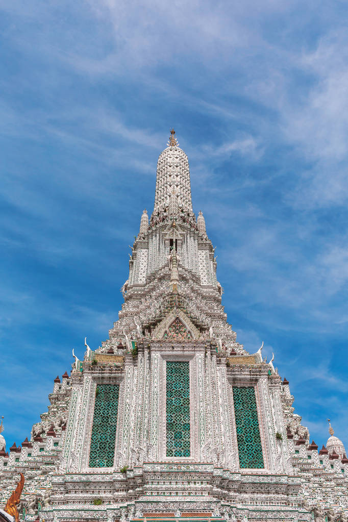 瓦阿伦黎明寺是泰国最著名的地标