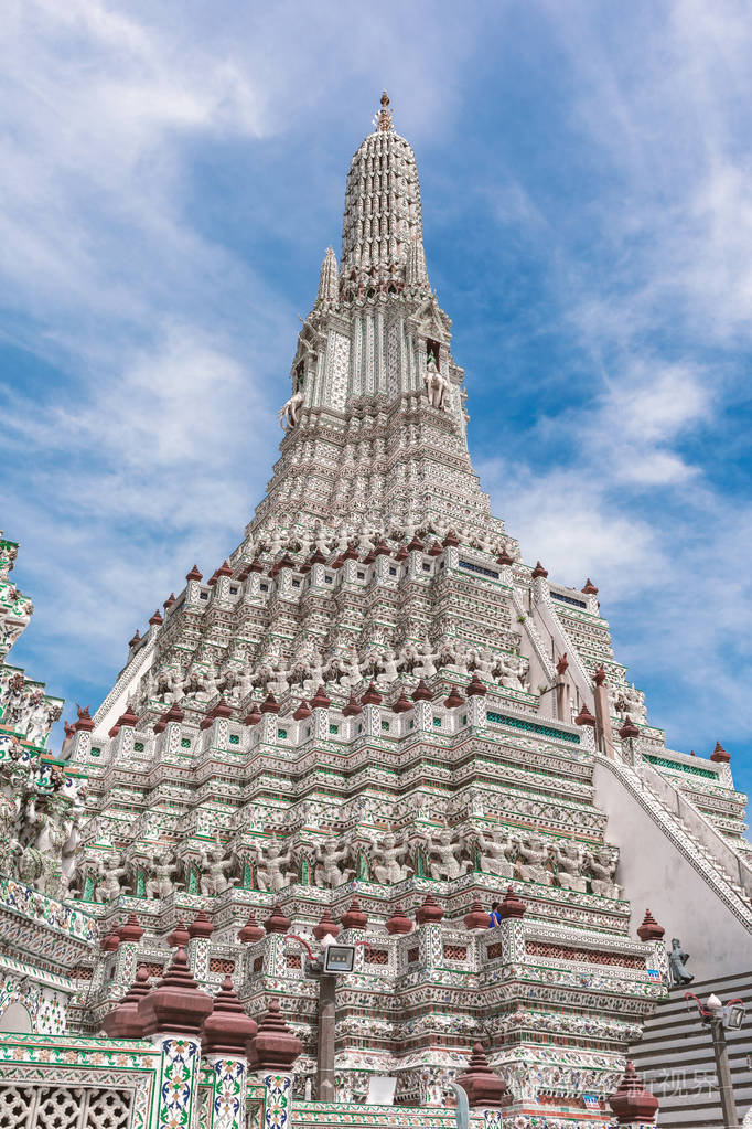 瓦阿伦黎明寺是泰国最著名的地标