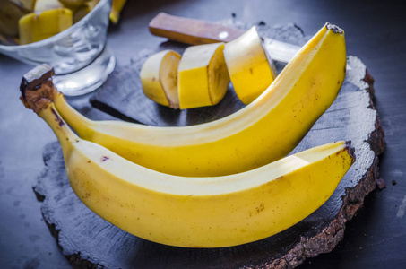 碗里的香蕉片图片