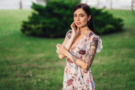 绿色的手臂图片-绿色的手臂素材-绿色的手臂插画-摄图新视界