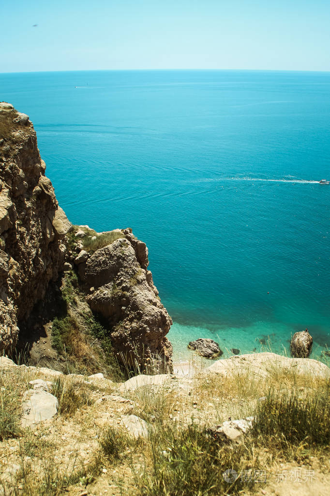 巴拉克拉瓦山的美丽景色克里米亚的山脉和海山海景观