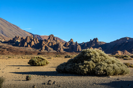 火山的黑色冰冻熔岩特写图片