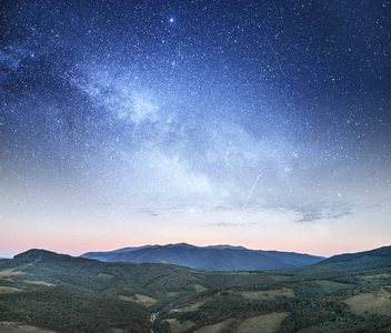 山脉星空图片