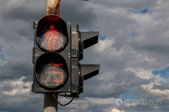交通信号灯亮红灯.还剩5秒.照片-正版商用图片2ksy1b-摄图新视界