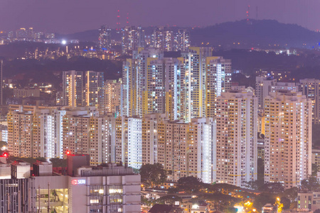 新加坡夜晚的高楼图片