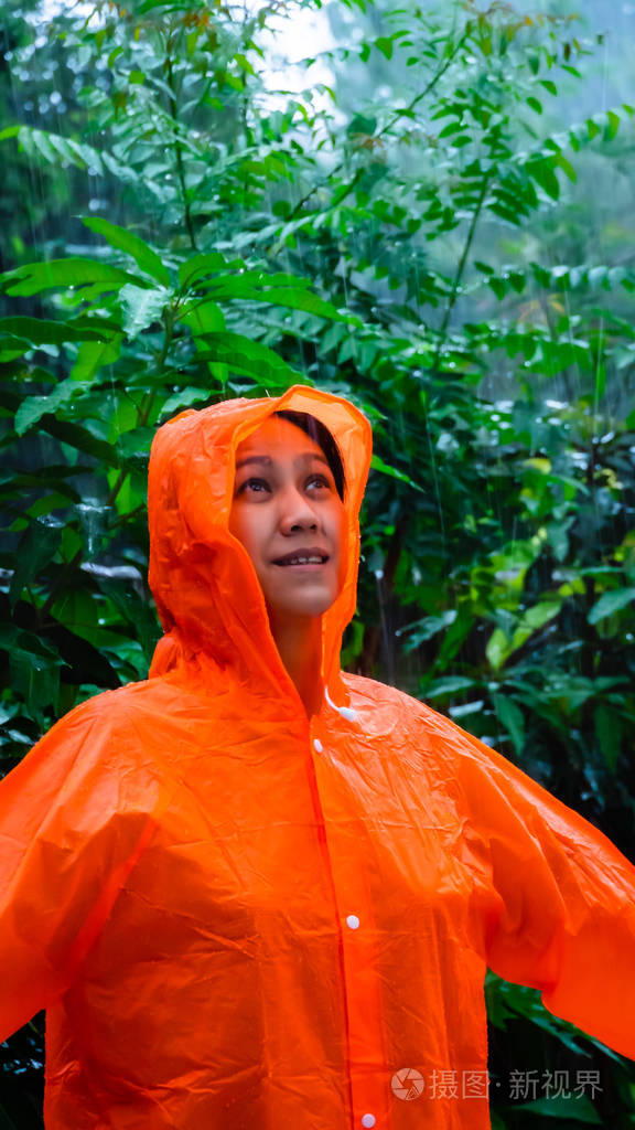 雷雨服装造型图片