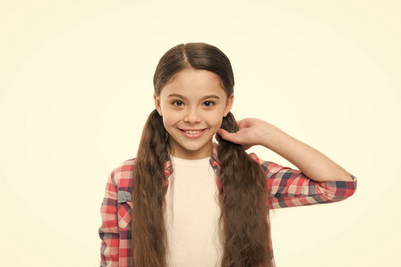 使头发丝滑完美.长发的漂亮女孩.梳着时髦马尾辫的小女孩.